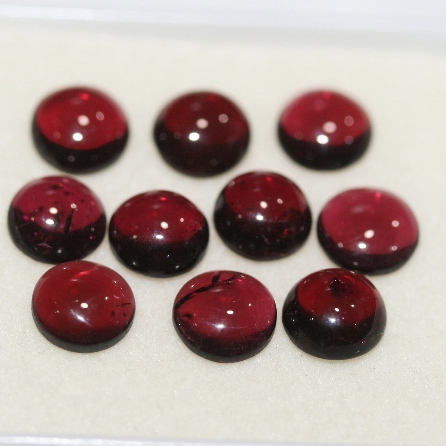 10Pcs Lot Garnet Round Cabochon 7mm.-(10 pcs.)