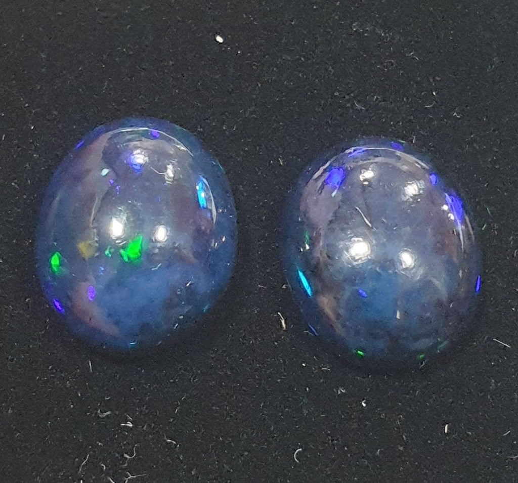 Lote de 1 par de ópalos negros etíopes, cabujón ovalado de 12 x 10 mm (2 unidades), 5,5 cts. Precio al por mayor.