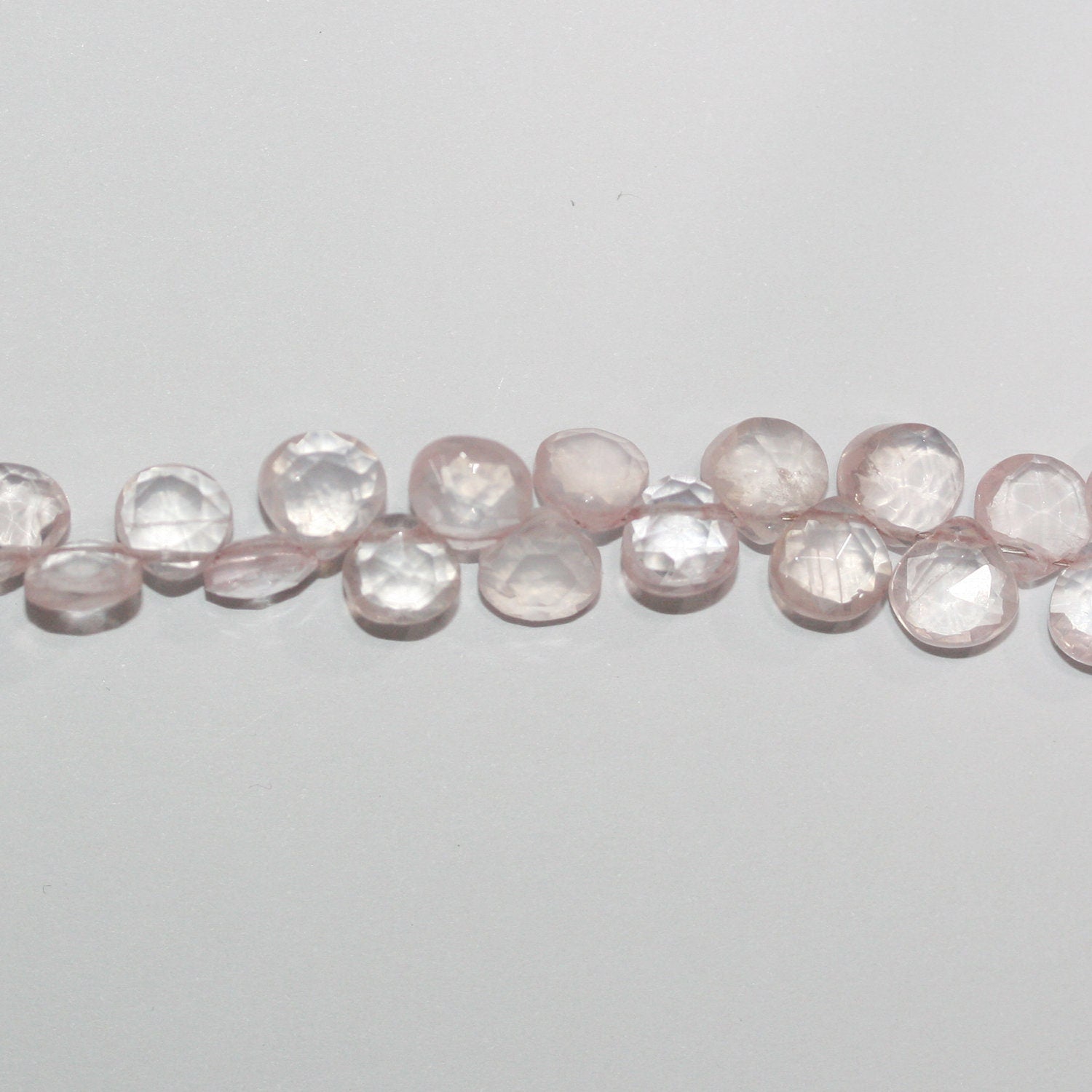 Perles en quartz rose facettées de 8 pouces (environ 21 cm), 7 mm de diamètre.