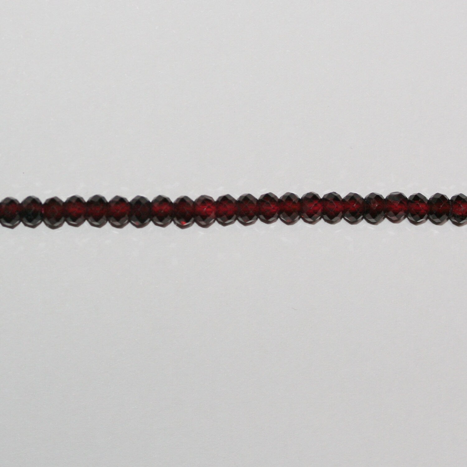 Perles rondelles à facettes en grenat de 15 pouces, 4 x 3 mm. - Fil de 39 cm.