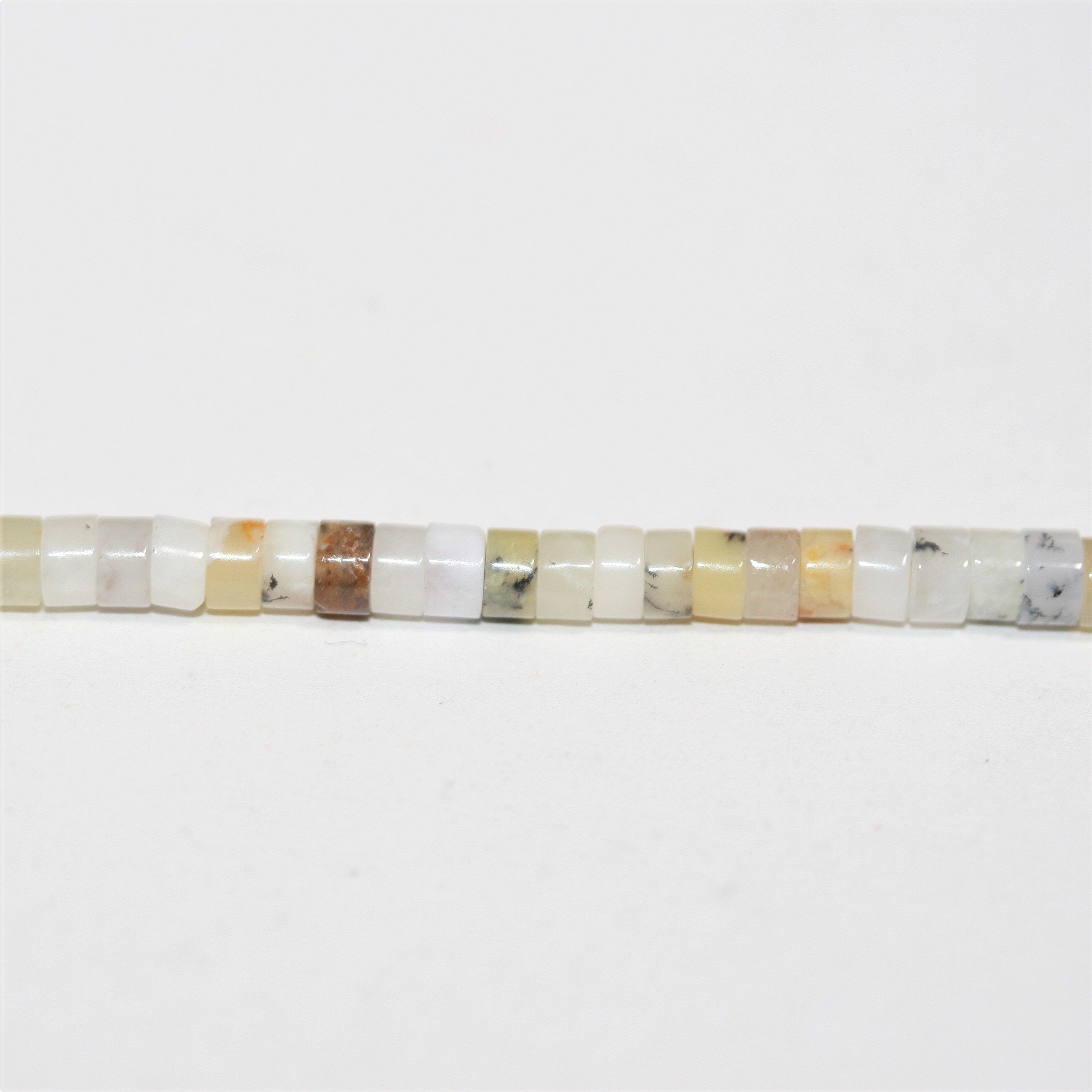 Perles disques lisses en opale colorée 15" 4x2mm.- Brin 39cm.