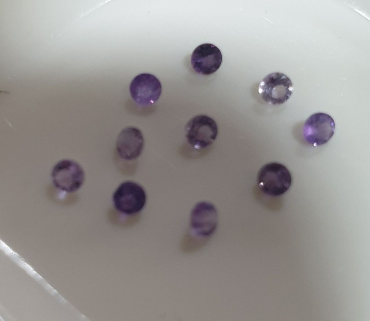 Amatista calibrada facetada redonda de 2 mm (10 unidades) - Piedras calibradas - Piedras naturales - Corte brillante