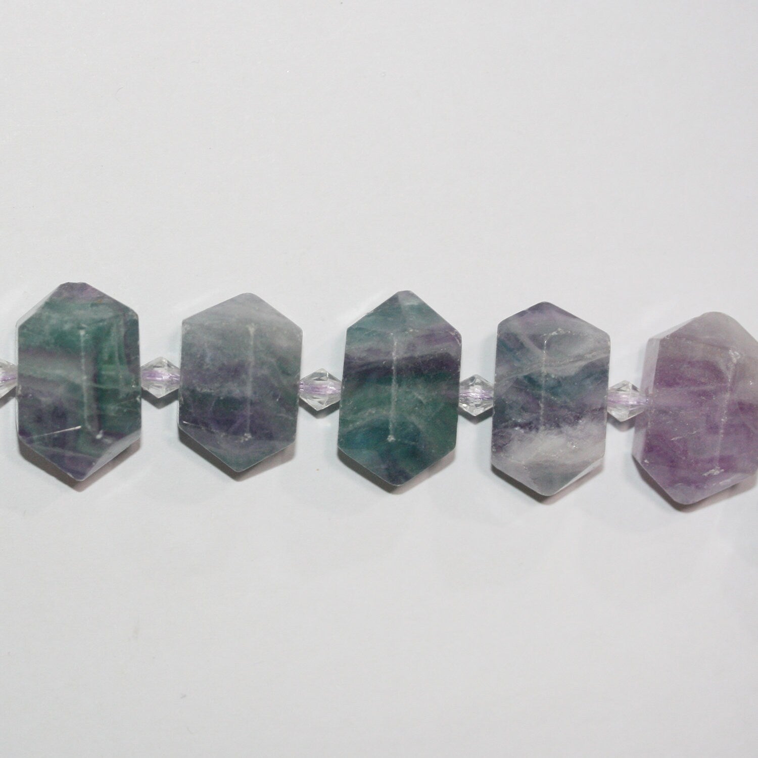 Cuentas de fluorita Santa con punta facetada de 16" de 24 x 14 mm aproximadamente, hilo de 40 cm.