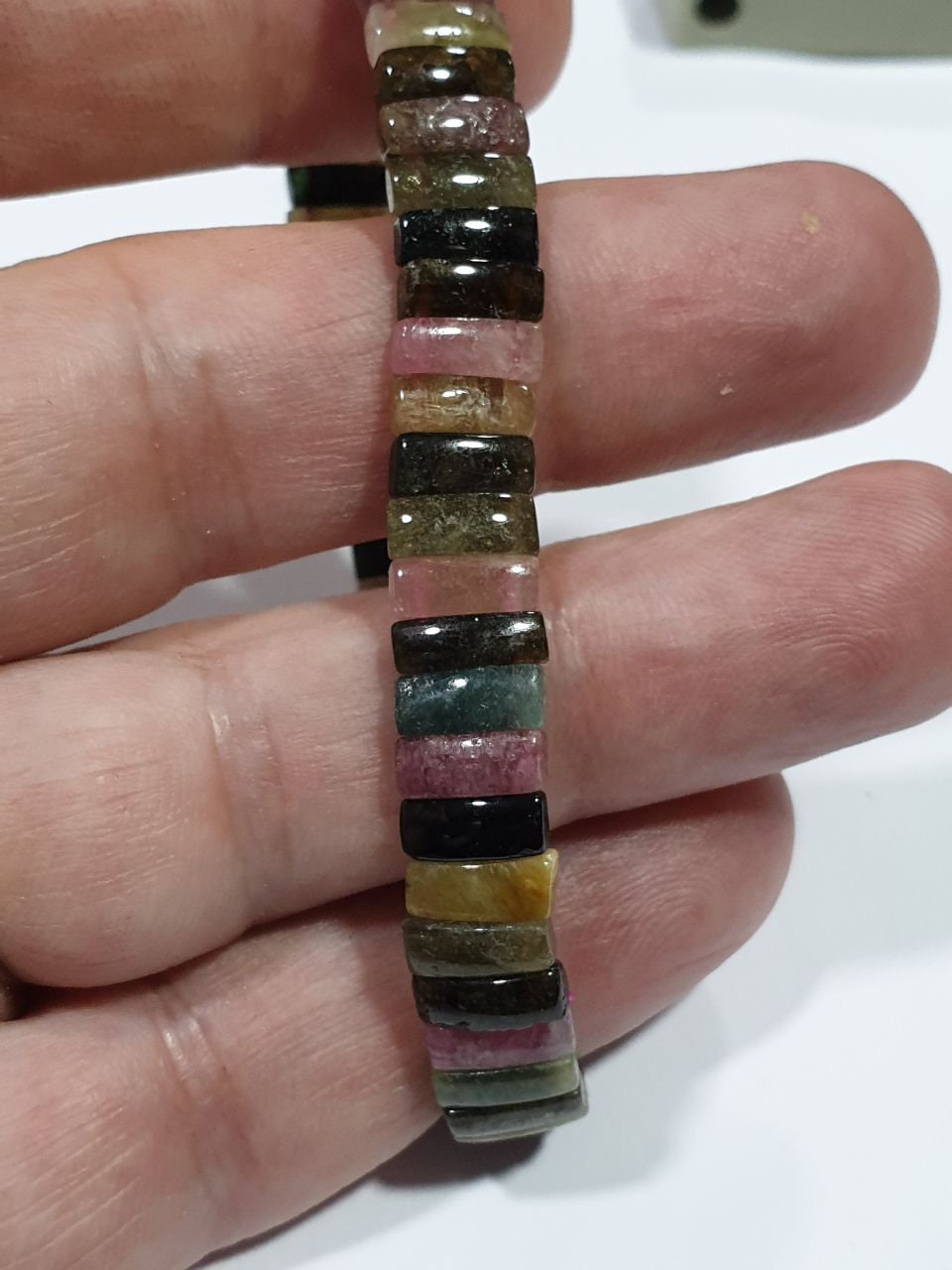 Pulsera elástica de turmalina natural multicolor con cuentas de 8 x 3 mm - Proveedor de joyería con cuentas de doble perforación -