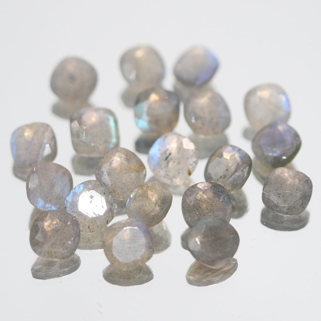 Lote de 20 piezas de Labradorita Facetada Cuadrada de 6 mm. (20 uds.).