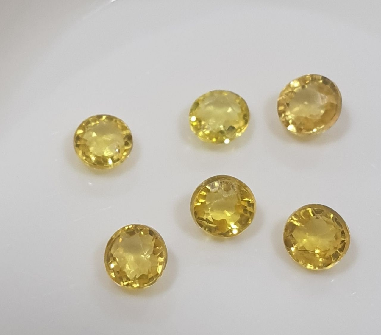 Lote de 6 zafiros amarillos facetados redondos de 2,8-3 mm. - Paquetes de piedras preciosas - Piedras sueltas al por mayor - Gemas naturales