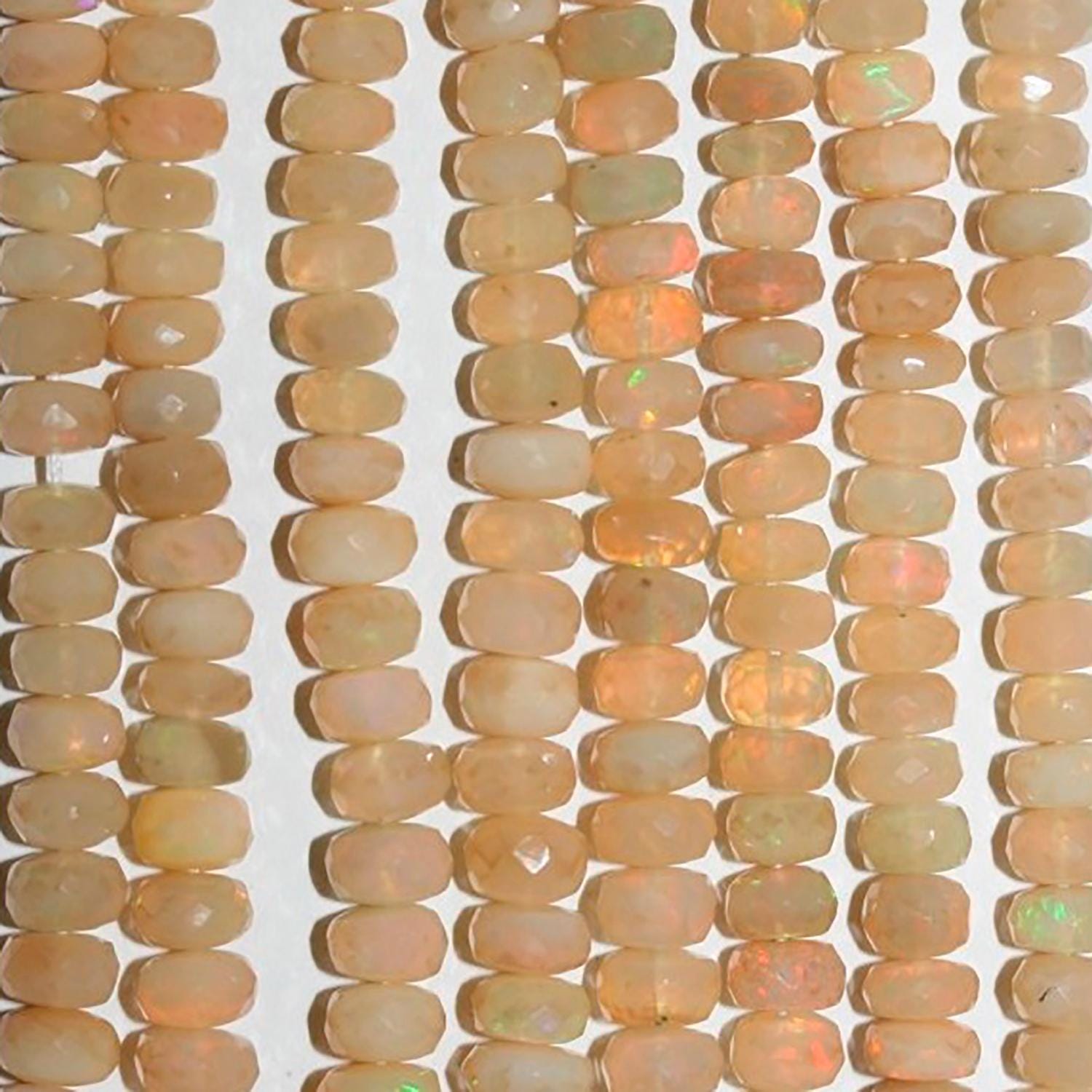 Perles rondelles à facettes graduées en opale éthiopienne St de 40 cm (16 pouces), dimensions approximatives : 4 x 2 à 6 x 4 mm. Longueur du fil : 40 cm environ.