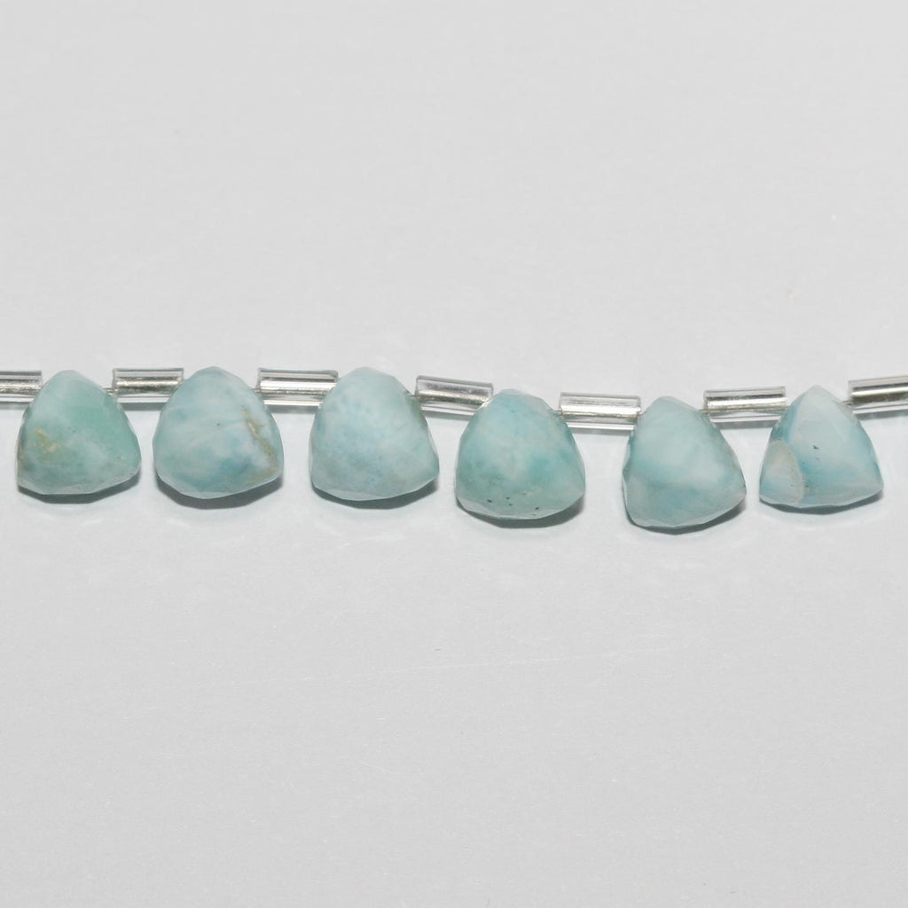 Perles triangulaires à facettes en larimar de 20 cm (8 pouces), 6-7 mm - Fil de 20 cm