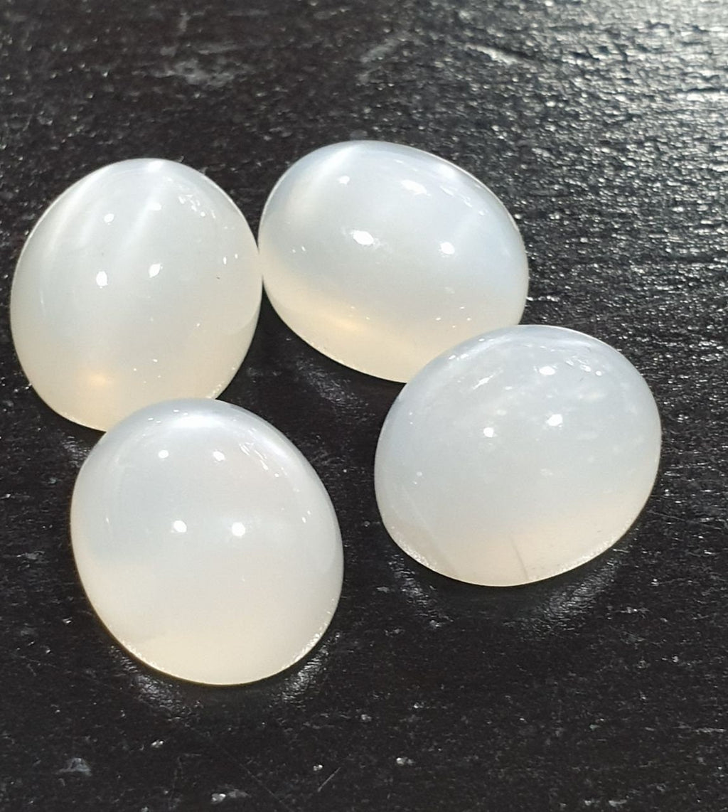 Lote de 4 cabujones ovalados de piedra lunar blanca de 12 x 10 mm. (4 piezas)