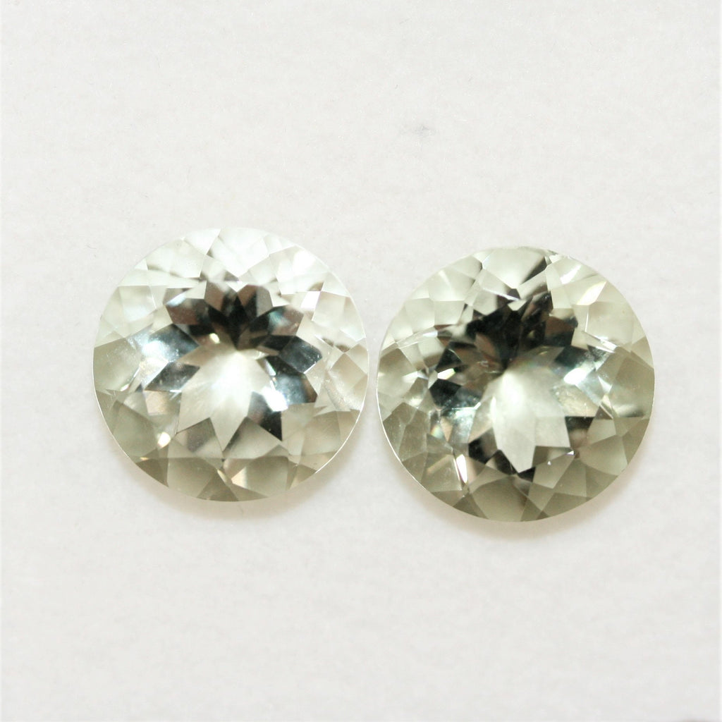 Lot de 2 pierres rondes à facettes de prasiolite de 12 mm.