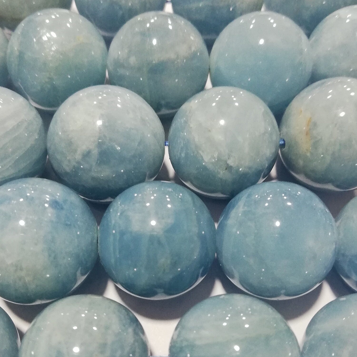 Cuentas redondas lisas de aguamarina de 16" (13-14 mm) - Hilo de 40 cm