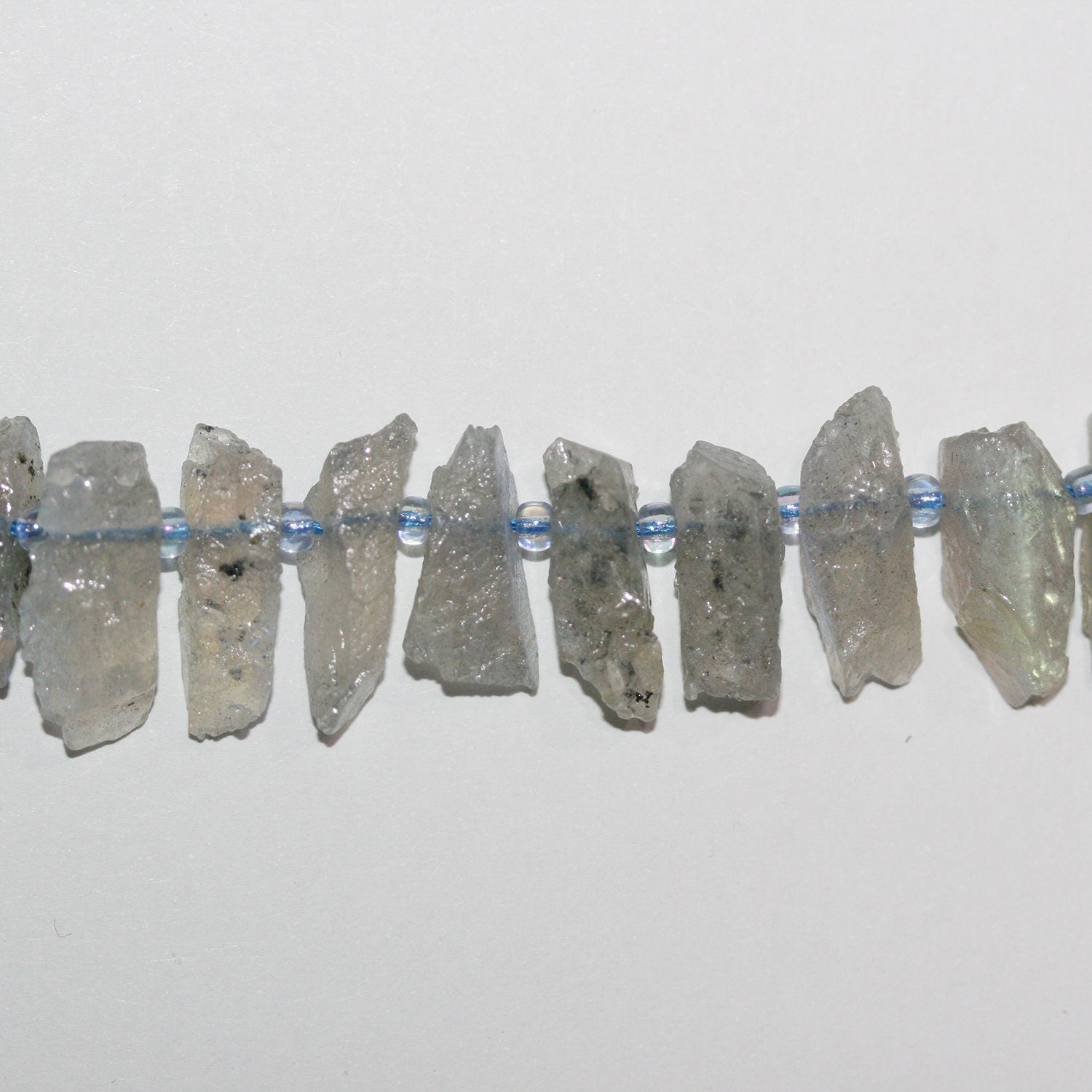 Perlas de labradorita sin pulir de 16" (15 x 6 mm), aprox. - Hilo de 40 cm.