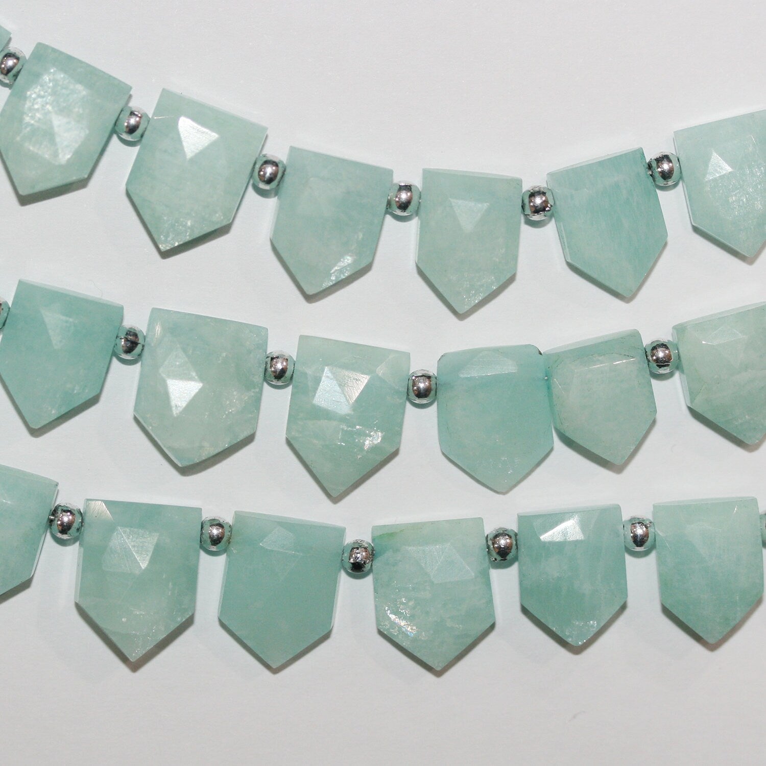 Cuentas de punta de lanza facetadas de amazonita Santa de 8", 12 x 9 mm, aprox., hilo de 21 cm.