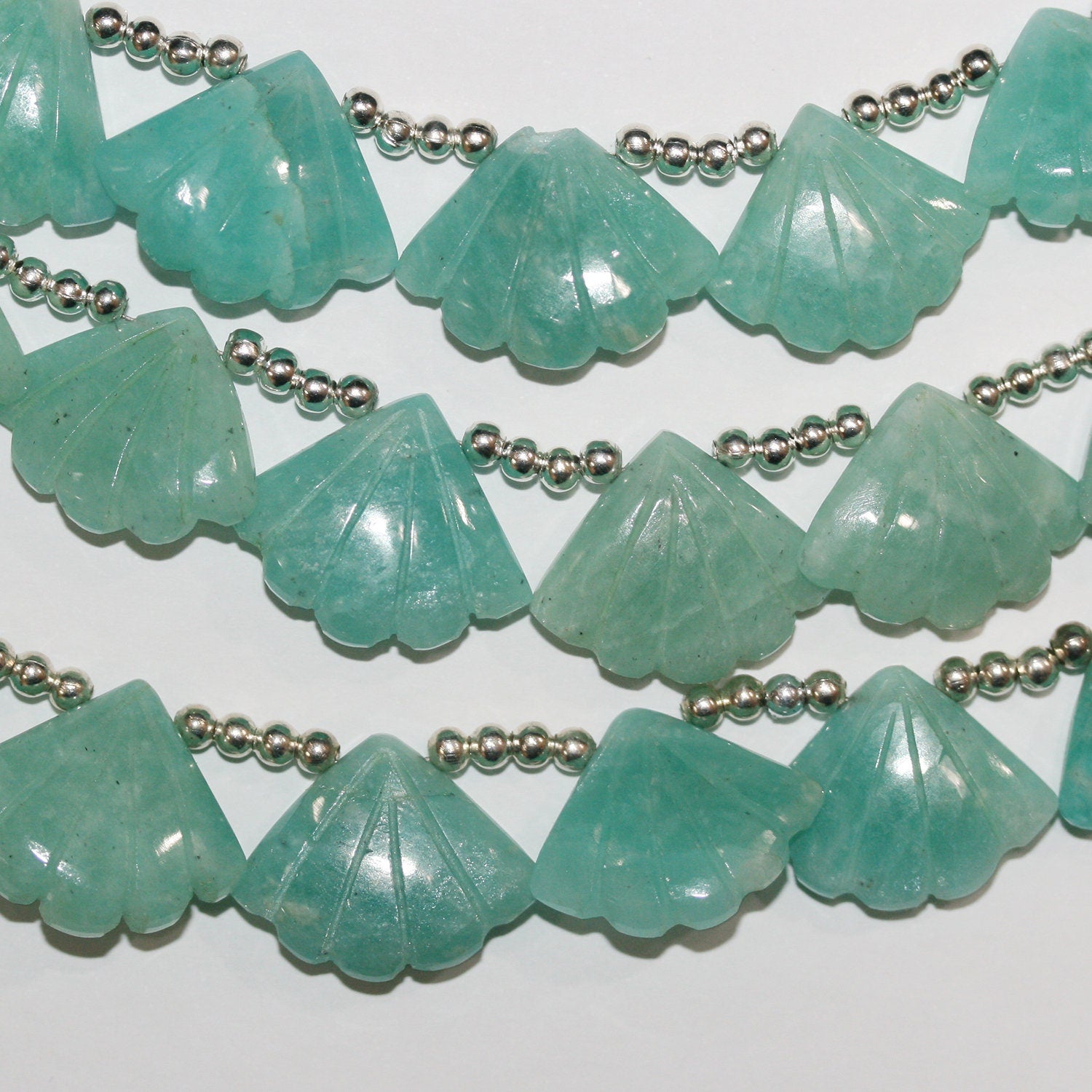 Cuentas de hoja tallada de amazonita de 7", 17 x 21 mm, aprox. - Hilo de 18 cm.