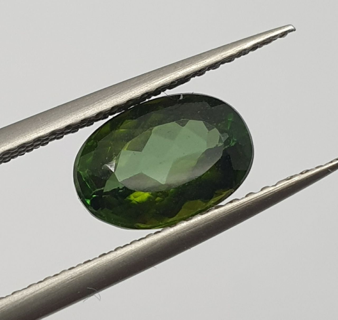 Tourmaline verte naturelle non traitée, taille ovale à facettes, 9,5 x 6,6 mm, 2,5 ct - Pierre précieuse naturelle - Couleur rare - Couleur exceptionnelle - Origine : Brésil