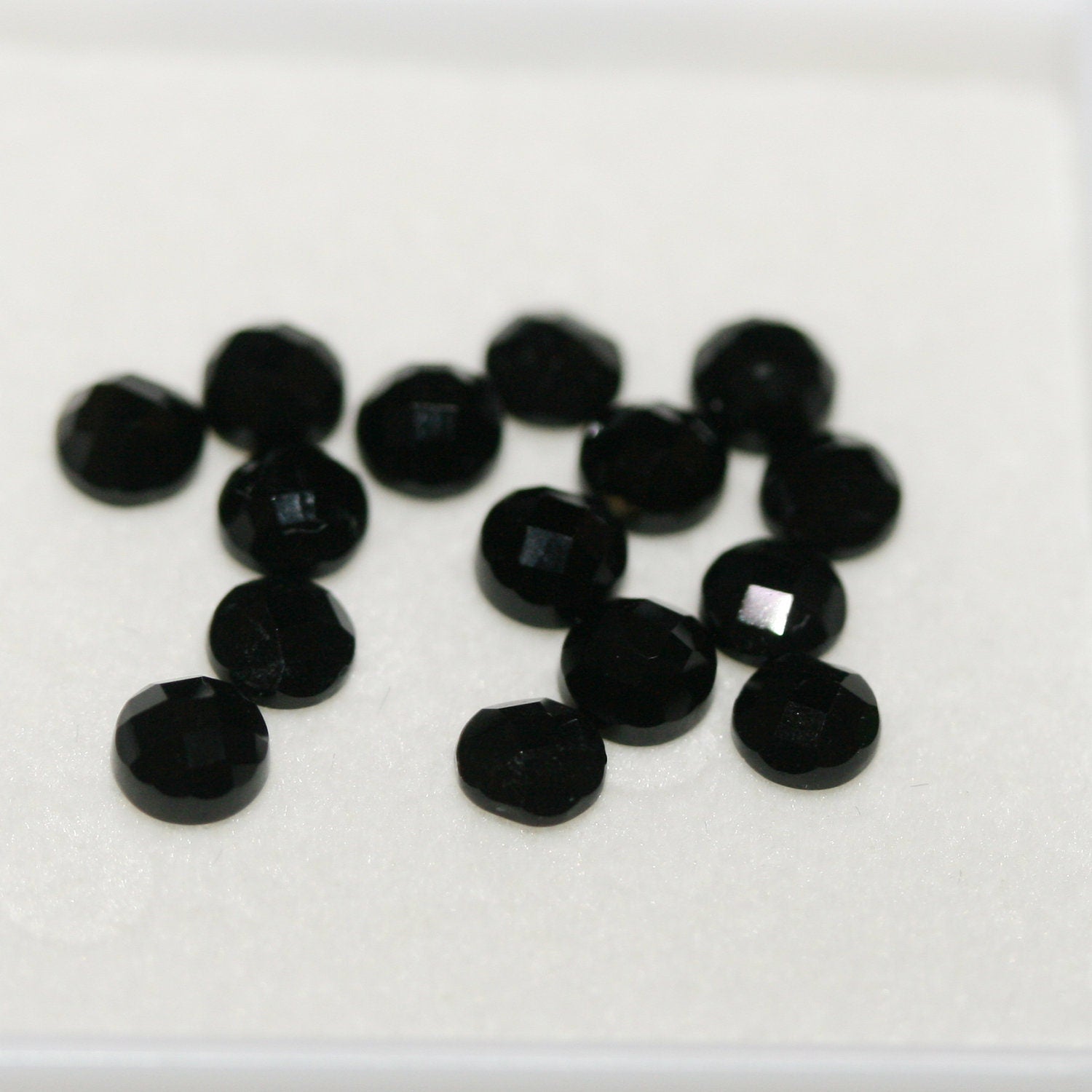 Lot de 15 cabochons ronds à facettes en onyx de 5 mm (15 pièces)