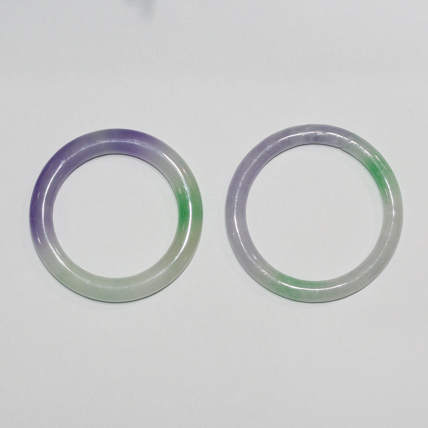 Pendentif en jade multicolore 52 mm environ.