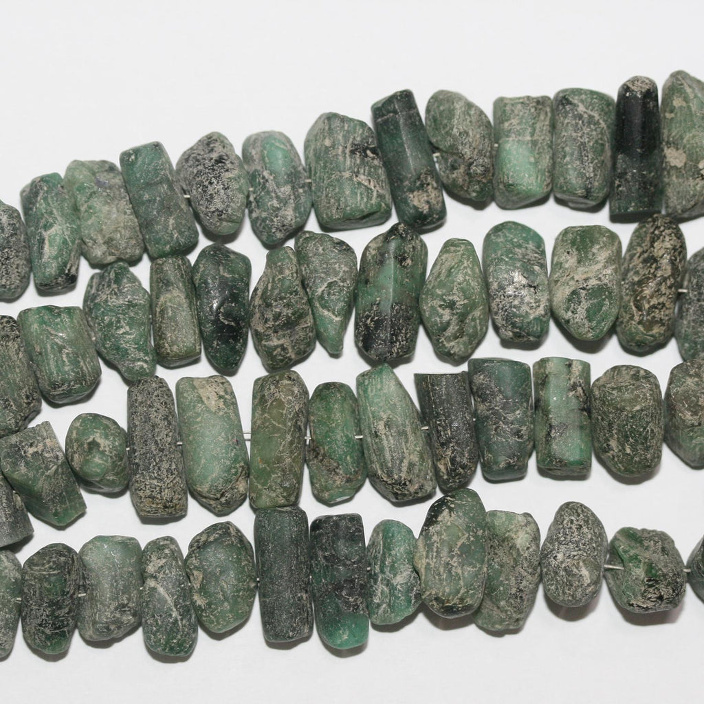 Cuentas Nugget de Esmeralda Santa Graduada sin pulir de 17", 8 x 6 - 22 x 9 mm. Aprox. - Hilo de 44 cm.