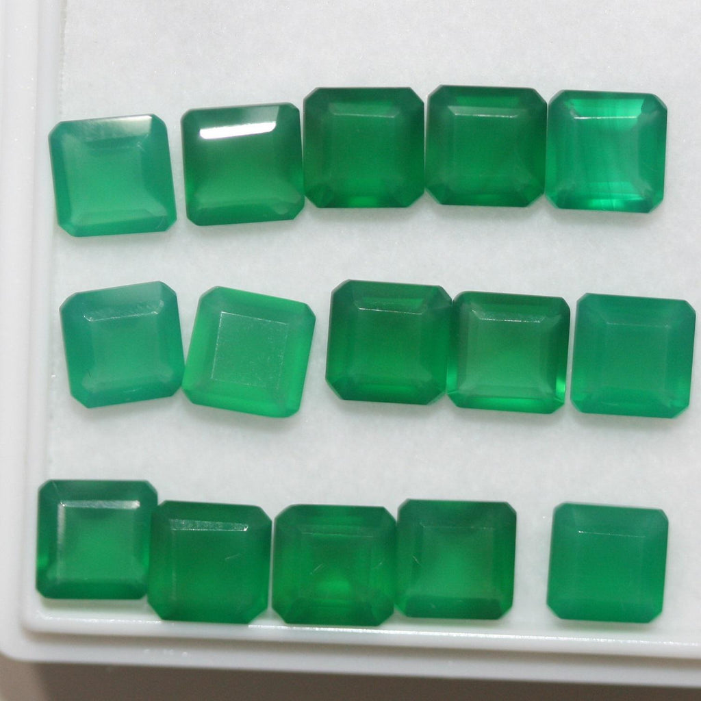 Lot de 15 pierres d'onix vert facettées carrées de 6 mm. - Pierres précieuses de qualité supérieure, vente en gros.