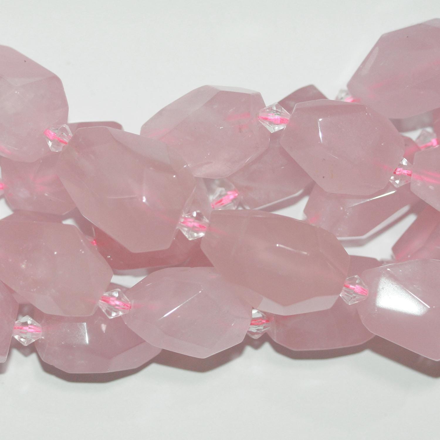 Perles de quartz rose Saint-Pierre facettées en forme de pépites, 15 pouces, 25 x 18 mm. Longueur approximative du brin : 39 cm.