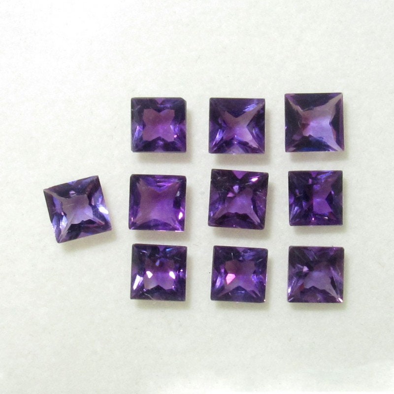 Lot d'améthystes naturelles taillées en carré à facettes de 4 mm, véritables pierres précieuses - Colis de pierres précieuses