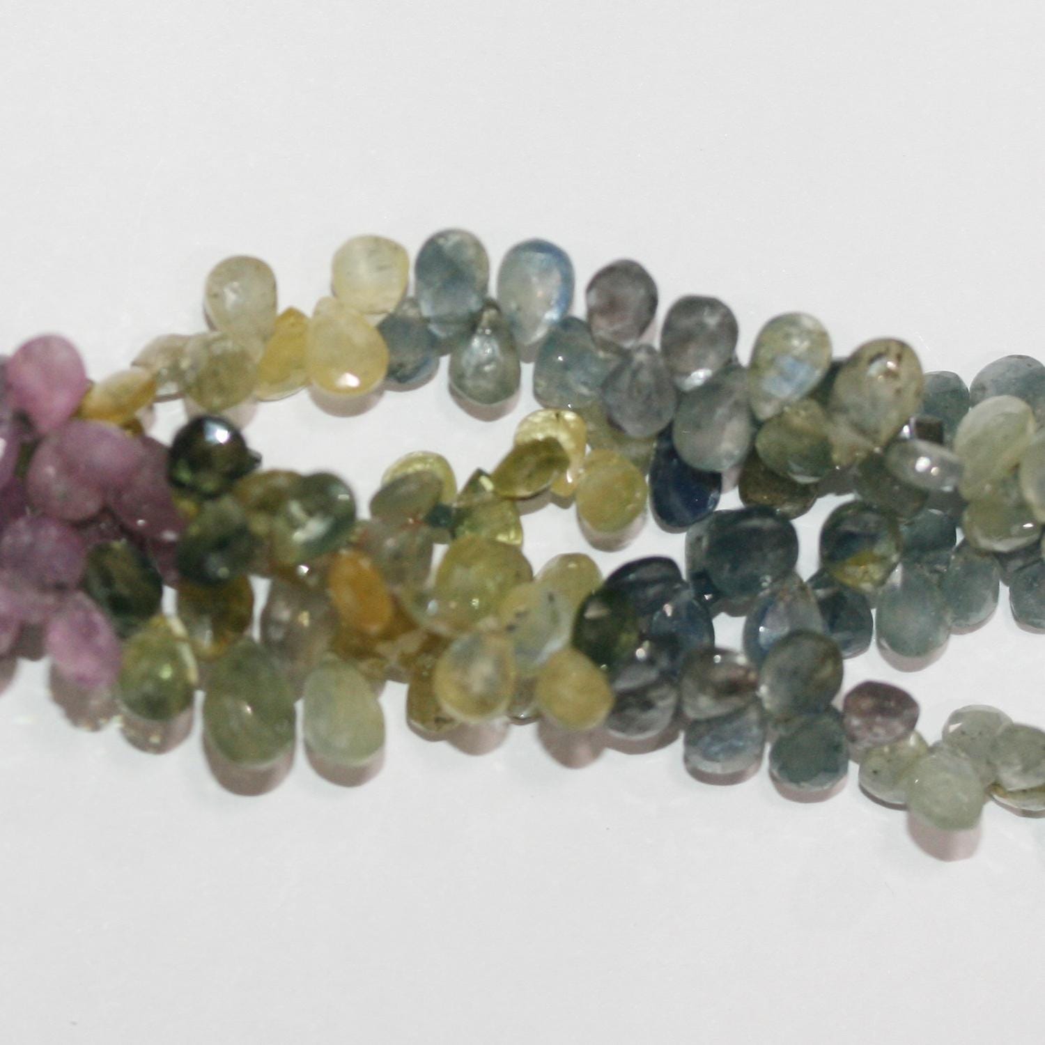 Perles en forme de goutte à facettes en saphir multicolore de 8 pouces (7 x 5 mm). Longueur du fil : environ 20 cm.