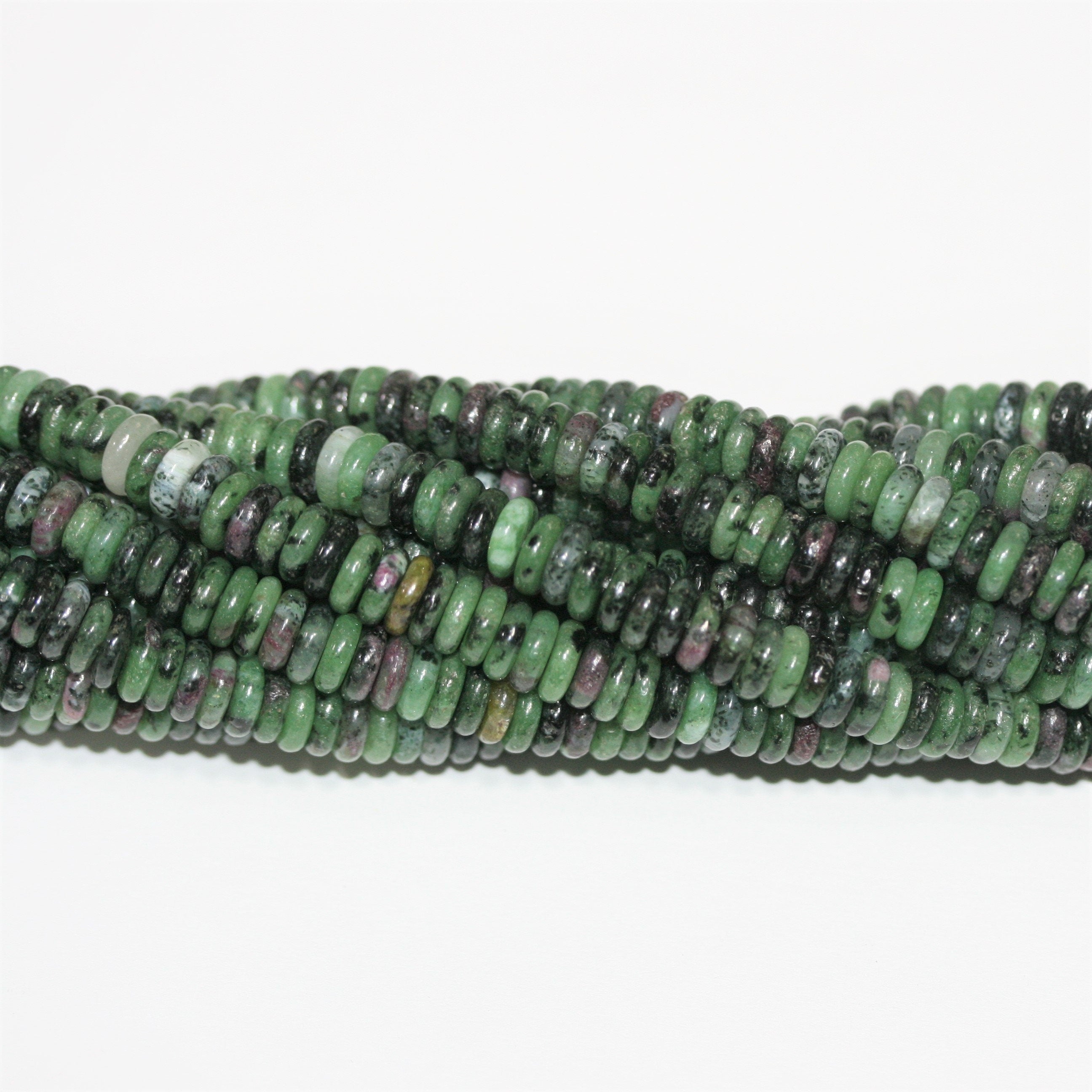 Perles rondelles lisses en zoïsite St Ruby 15" 6x2mm.- Brin 39cm.