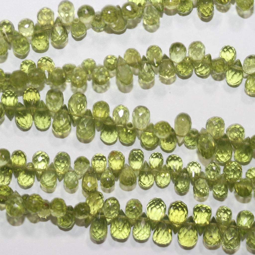 Perles en péridot facettées de 8 pouces (7 x 4 mm). Longueur approximative du fil : 20 cm.