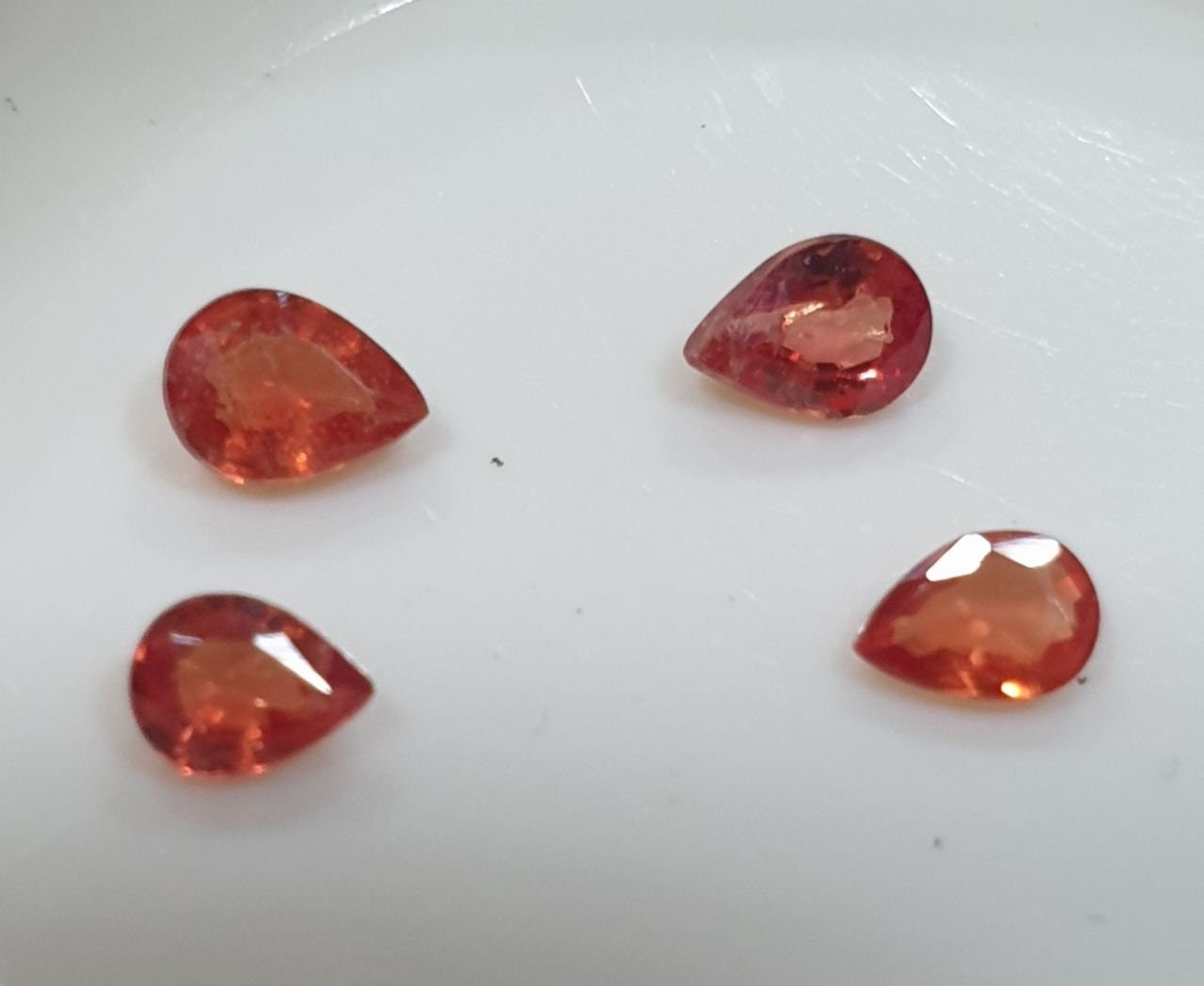 Lote de 4 zafiros naranjas facetados de 4 x 3 mm (4 unidades) - Gemas sueltas - Precio al por mayor - Gemas naturales