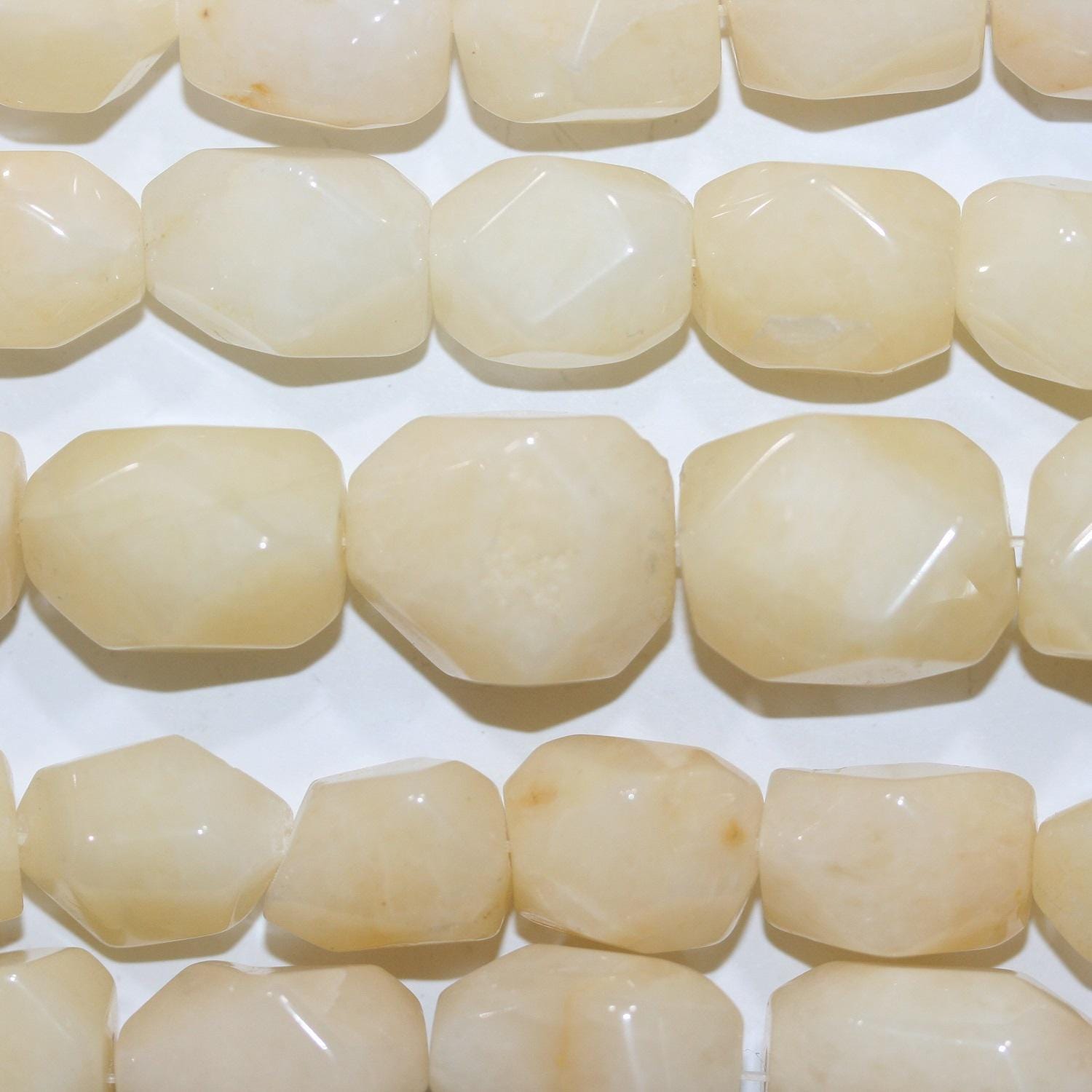 Cuentas de jade amarillo facetadas de 16" (17 x 15 mm). Hilo de 40 cm aprox.