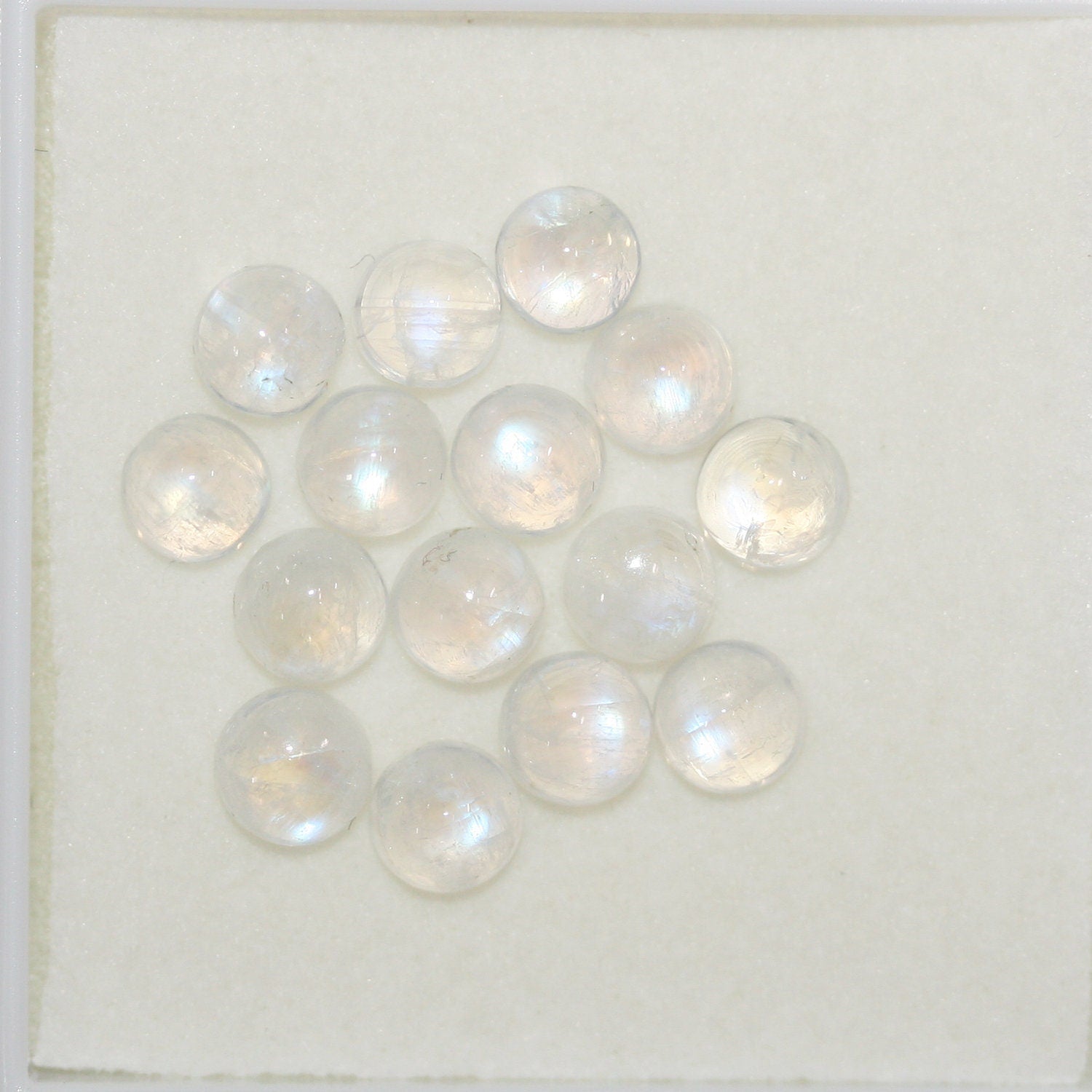 Lote de 15 cabujones redondos de piedra lunar de 5 mm. (15 piezas)