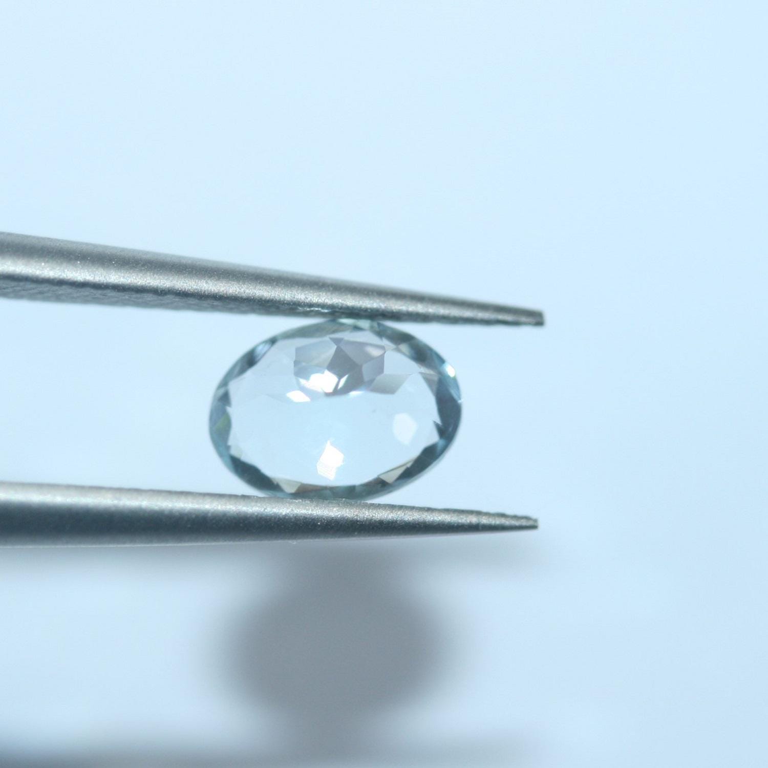 Lot de 4 pierres précieuses ovales à facettes en aigue-marine (8 x 6 mm). Pierres taillées de qualité supérieure, vente en gros.