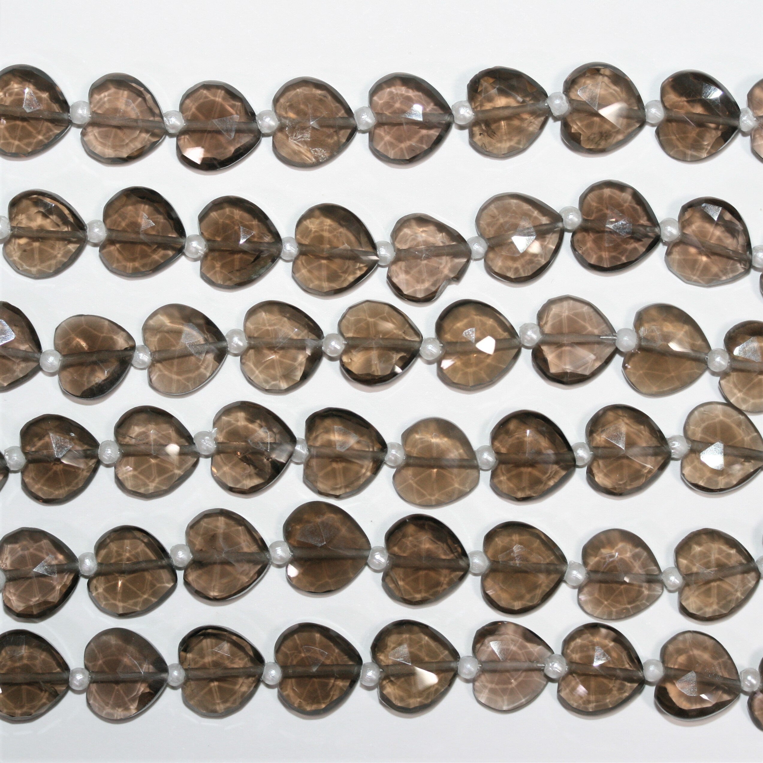 Cuentas de corazón facetadas de cuarzo ahumado de 7" 8x10 mm - Hilo de 17 cm.