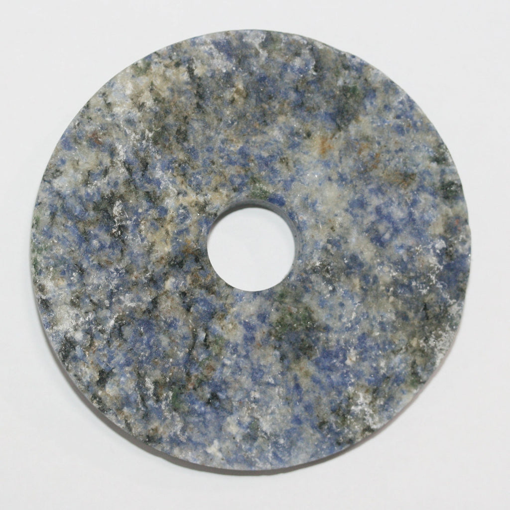 Colgante de sodalita sin pulir de 55 a 80 mm aproximadamente.