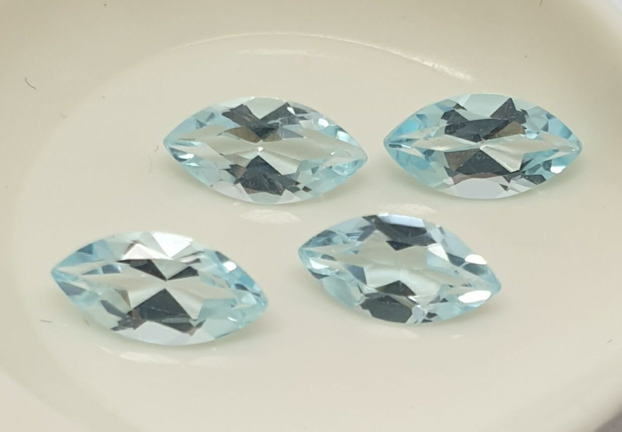 Lot de topazes bleu ciel facettées en forme de marquise 10x5mm.-(4 pièces).