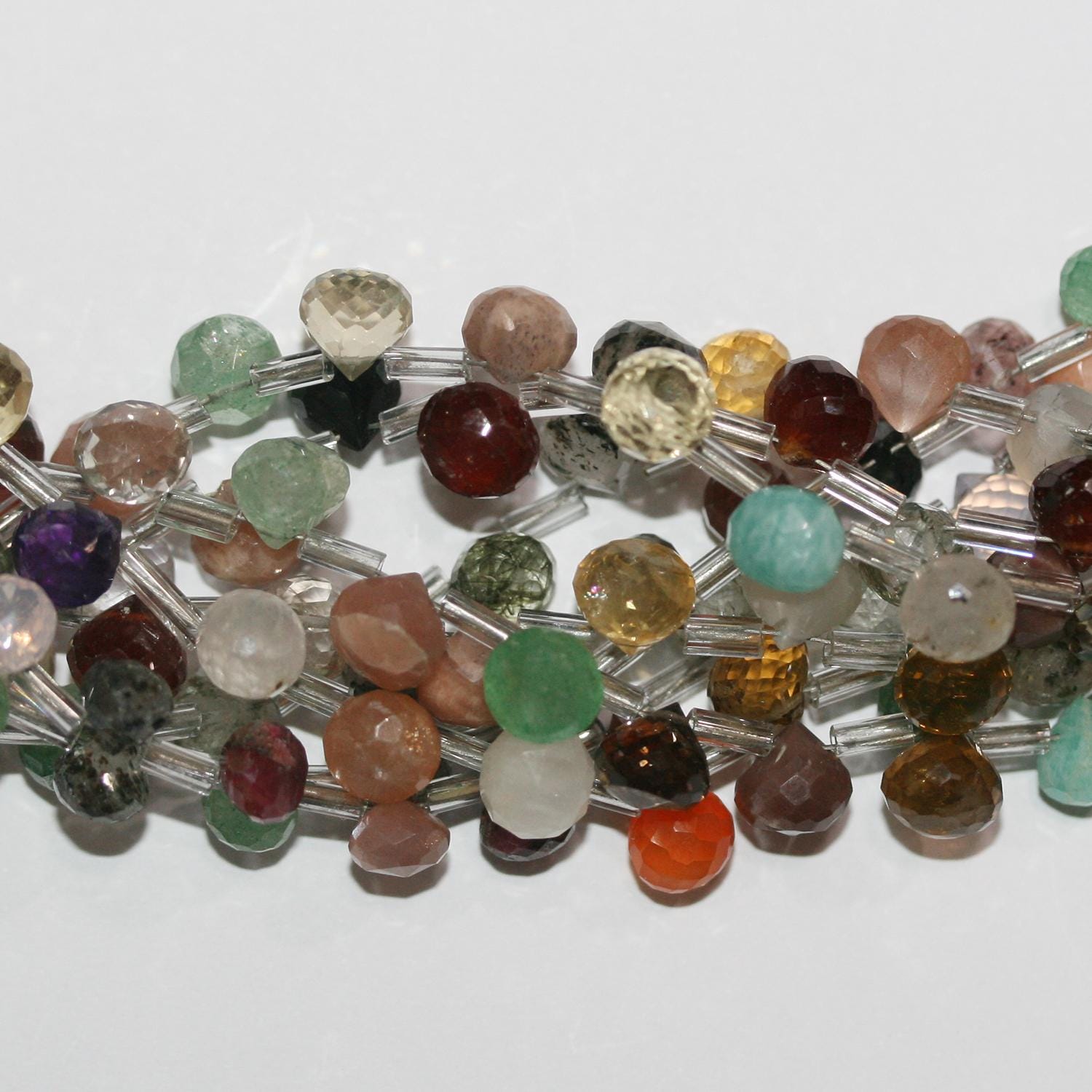 Perles en forme de goutte à facettes en pierre multiple de 8 pouces, 5-6 mm environ - Longueur du fil : 21 cm.