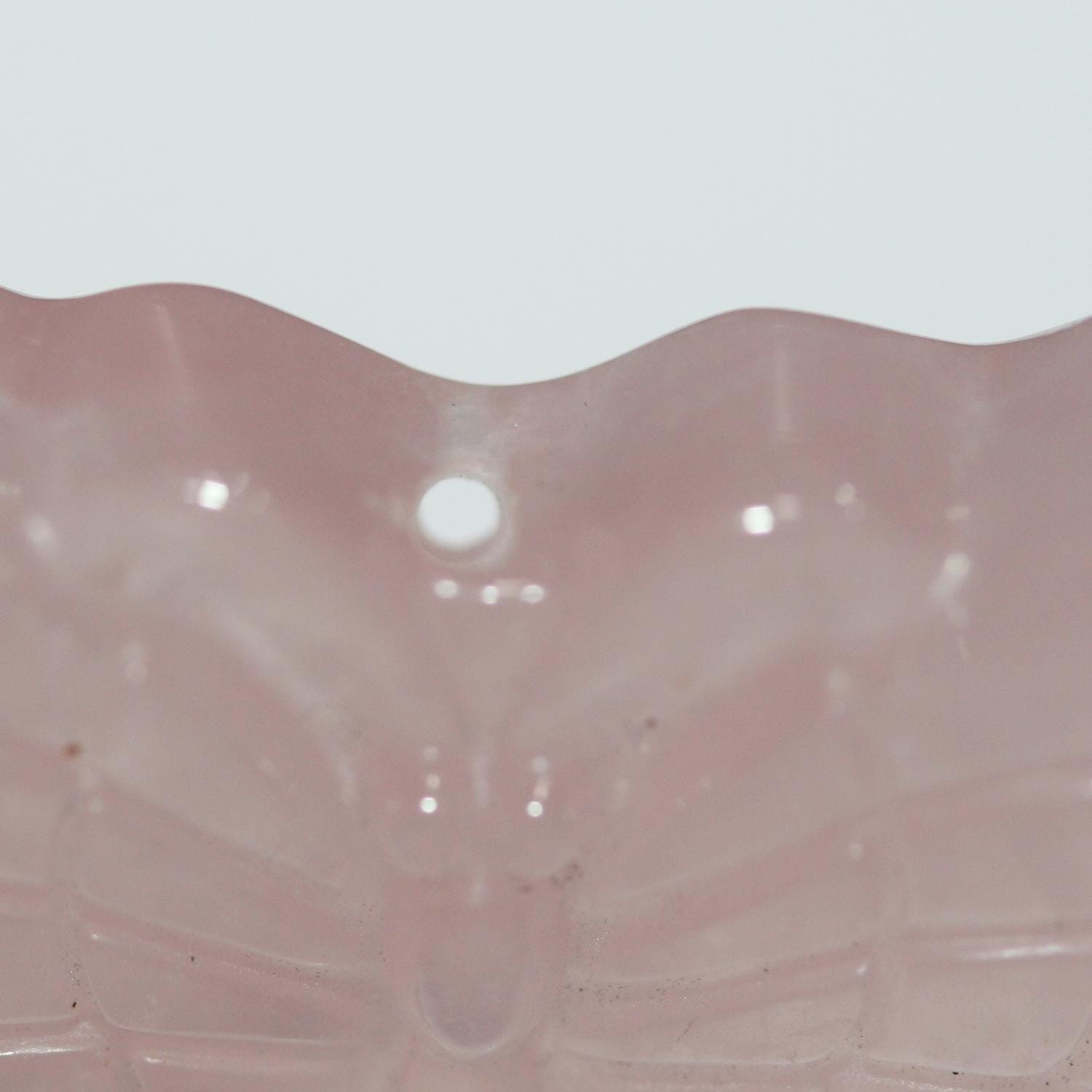 Pendentif papillon sculpté en quartz rose 26x40mm