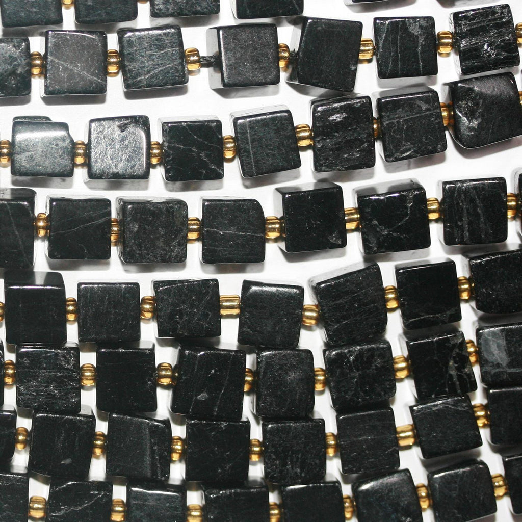 15" St Perles cubiques irrégulières lisses en tourmaline noire 8-9 mm environ - Fil 39 cm.