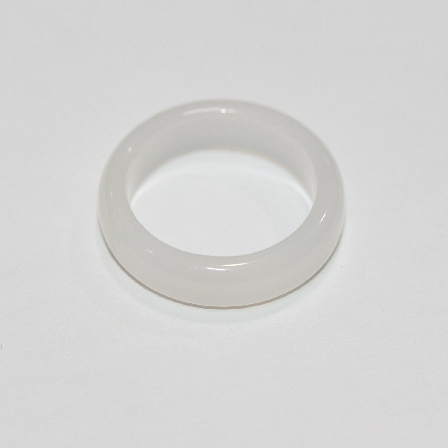 Pendentif en agate blanche lisse, 24 x 6 mm.