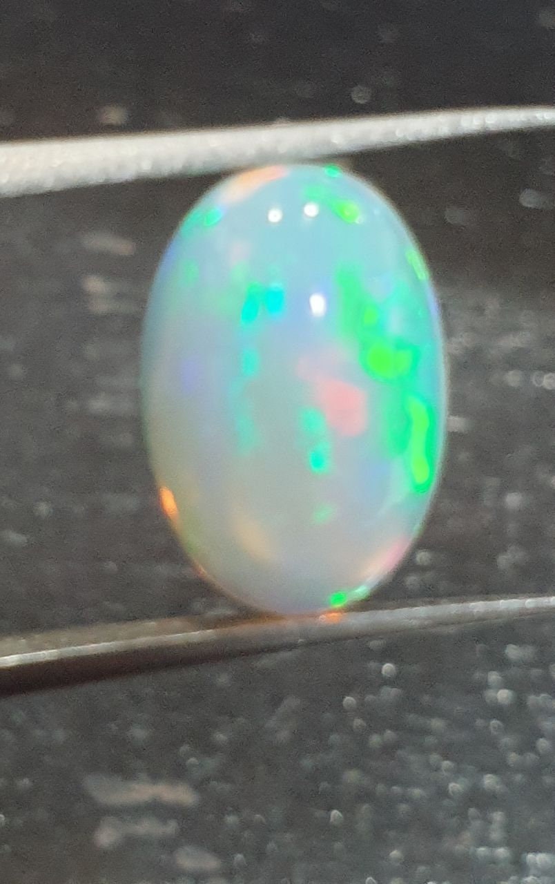Cabochon ovale opale éthiopienne AAA 12,8x8,8 mm. (2,75 ct) Pierres précieuses naturelles extraites de la terre