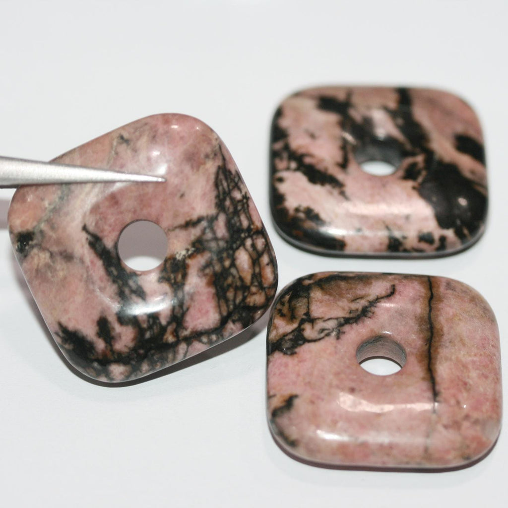 Colgante cuadrado liso de rodonita de 30 mm (1 unidad)