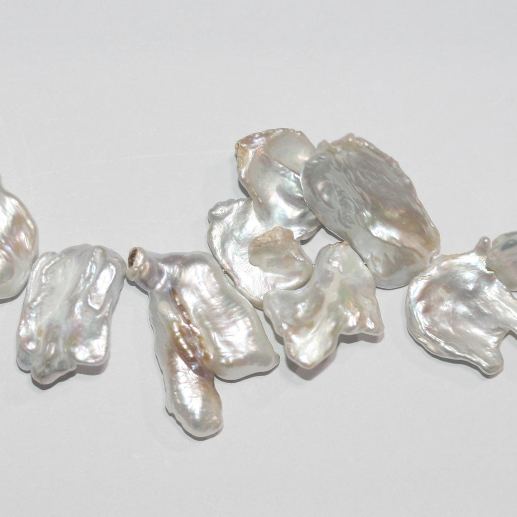 Perles Keshi d'eau douce de 40 cm (16 pouces), 26 x 18 mm environ. Longueur du fil : 40 cm environ. Perles naturelles à prix de gros.