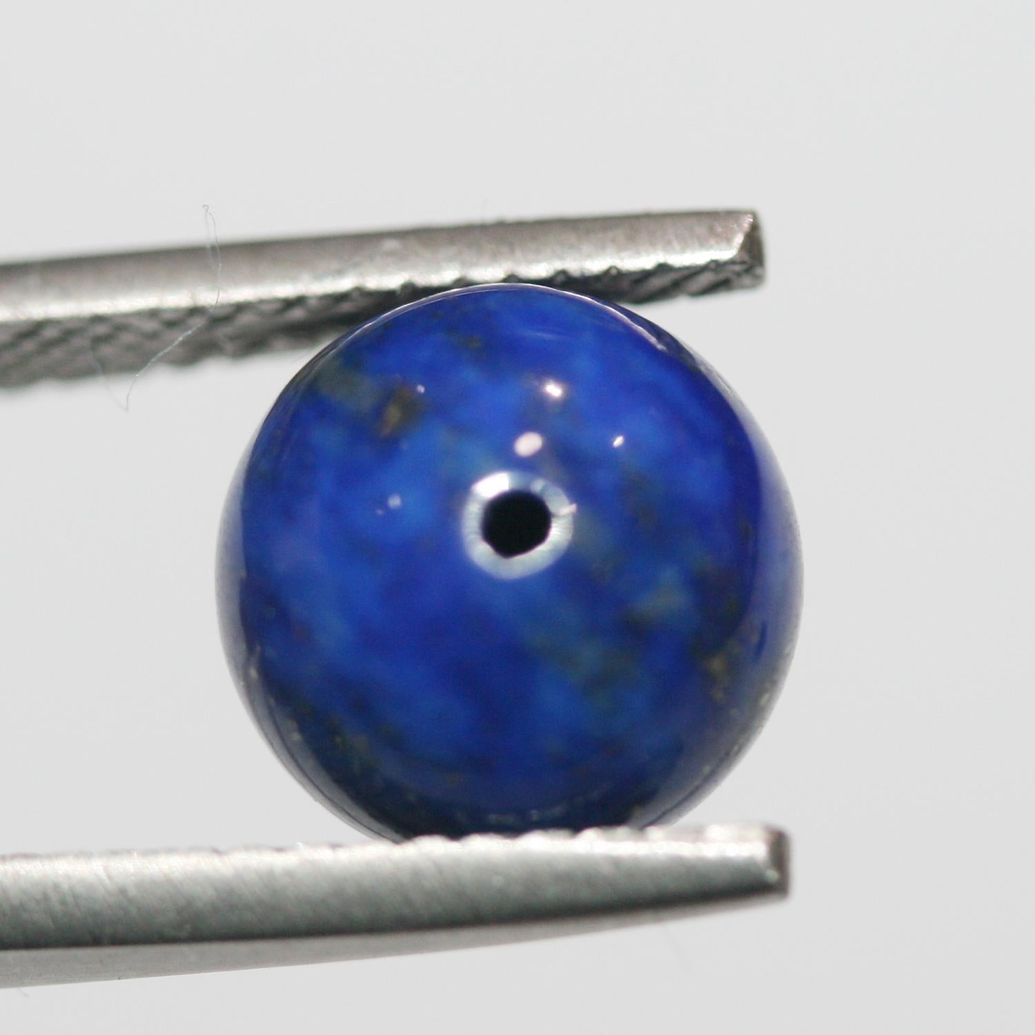 Perles rondes en lapis-lazuli semi-percées de 10 mm (1 paire).