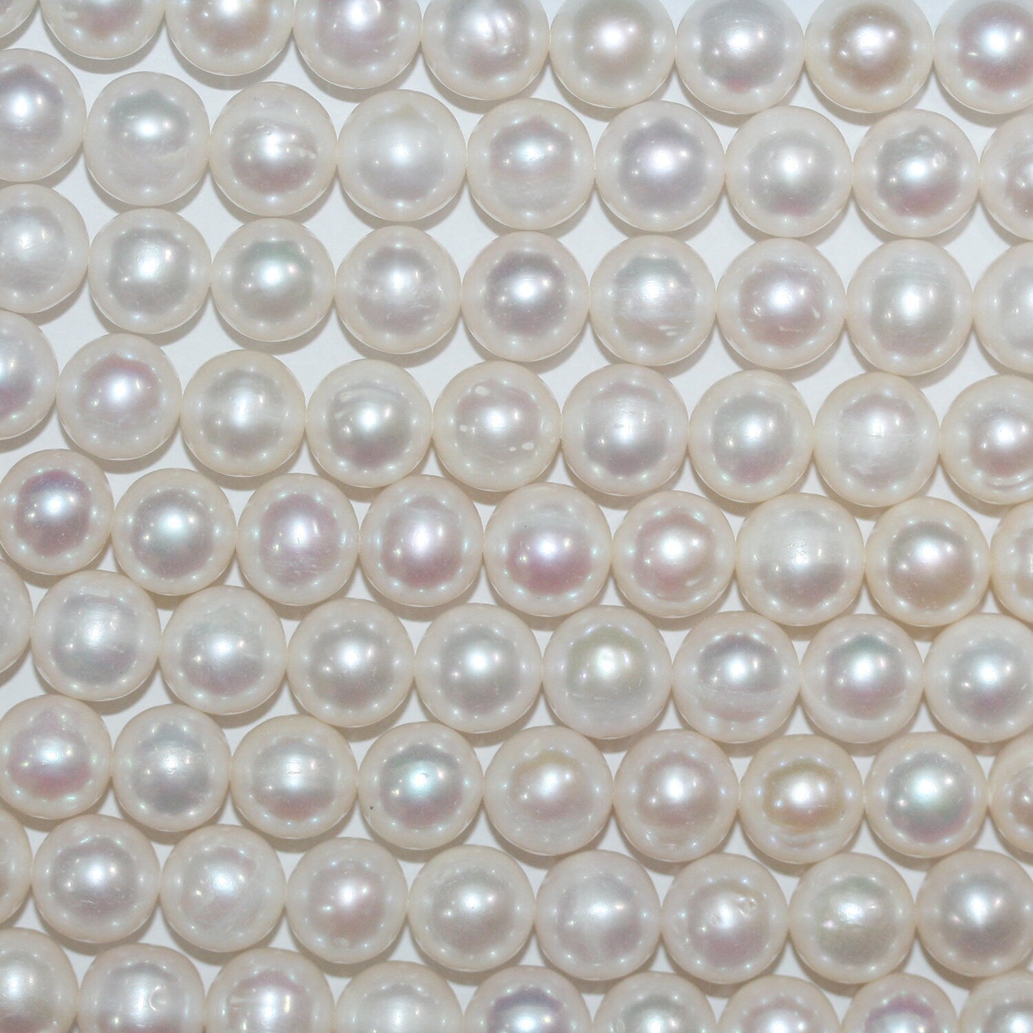 Perles rondes d'eau douce de 40 cm (16 pouces), 9-10 mm, en rang de 40 cm. Perles naturelles à prix de gros.
