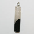 Pendentif cylindrique lisse en onyx rayé 50x13mm.