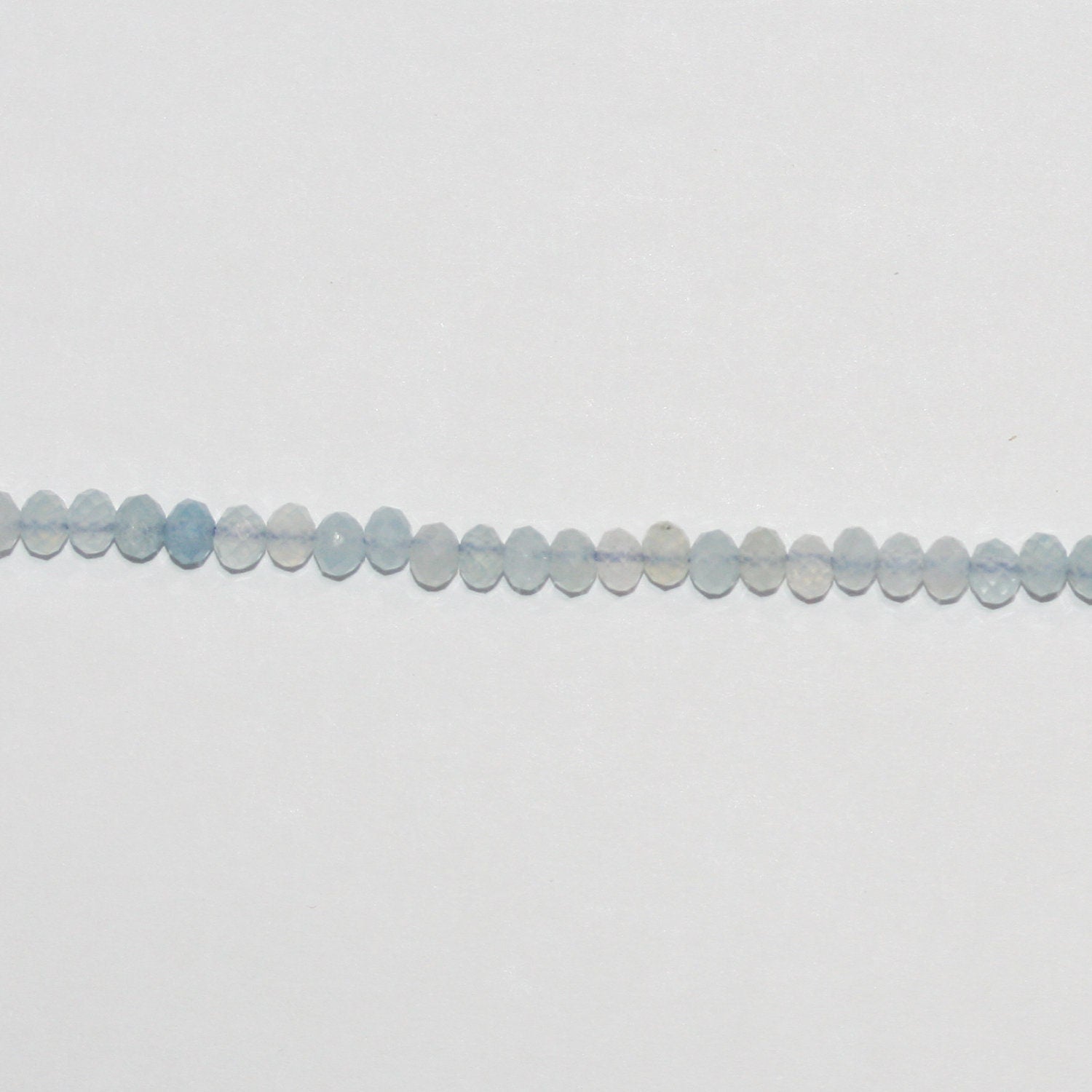 Perles rondelles à facettes en aigue-marine de 15 pouces, 4 x 2,5 mm - Fil de 39 cm.