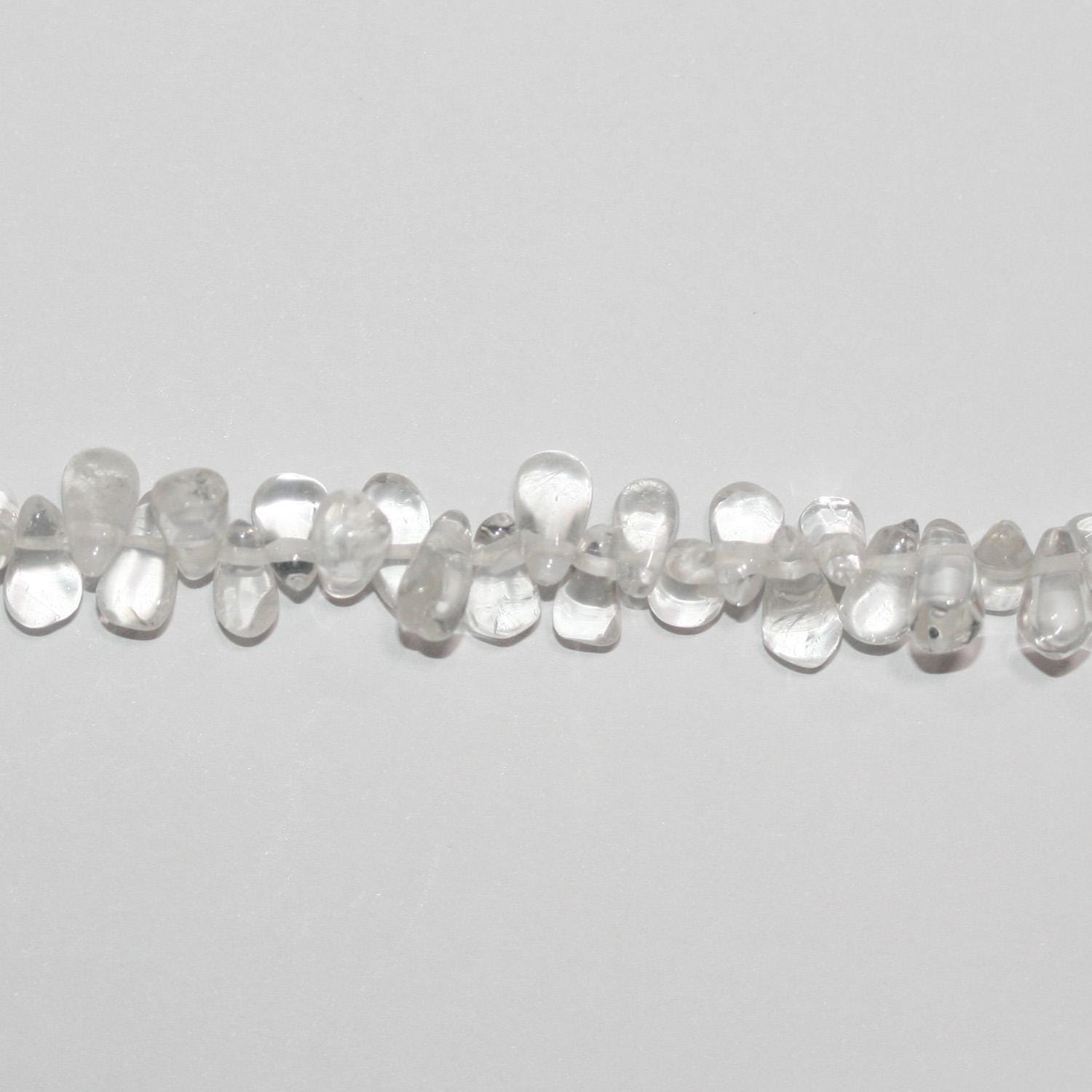 Perles en cristal de roche lisses en forme de goutte, 15 pouces (7 x 3 mm) environ. Longueur du fil : 38 cm.