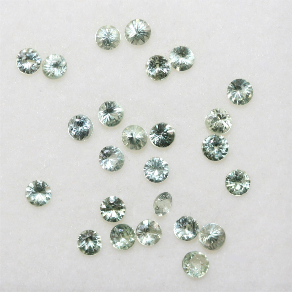 Lote de zafiro verde redondo facetado de 2,5 mm. Aprox. 2 quilates.
