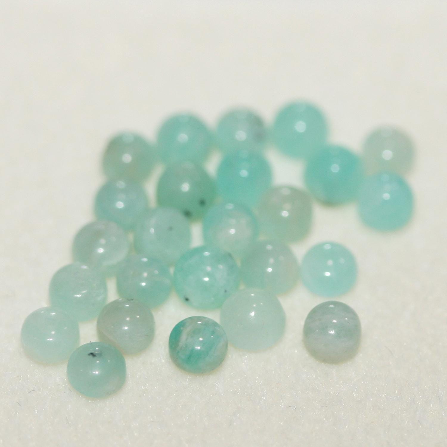 Lote de 25 cabujones redondos lisos de amazonita de 3 mm. (25 piezas)