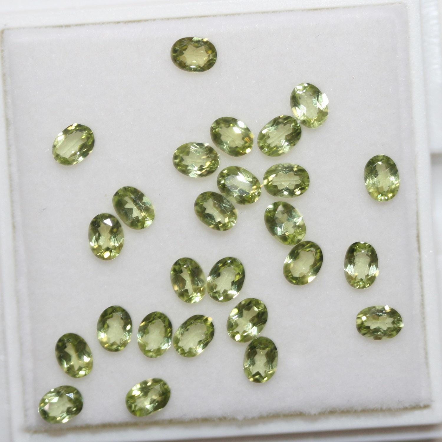 Lot de péridots ovales à facettes 4x3mm (5CT)